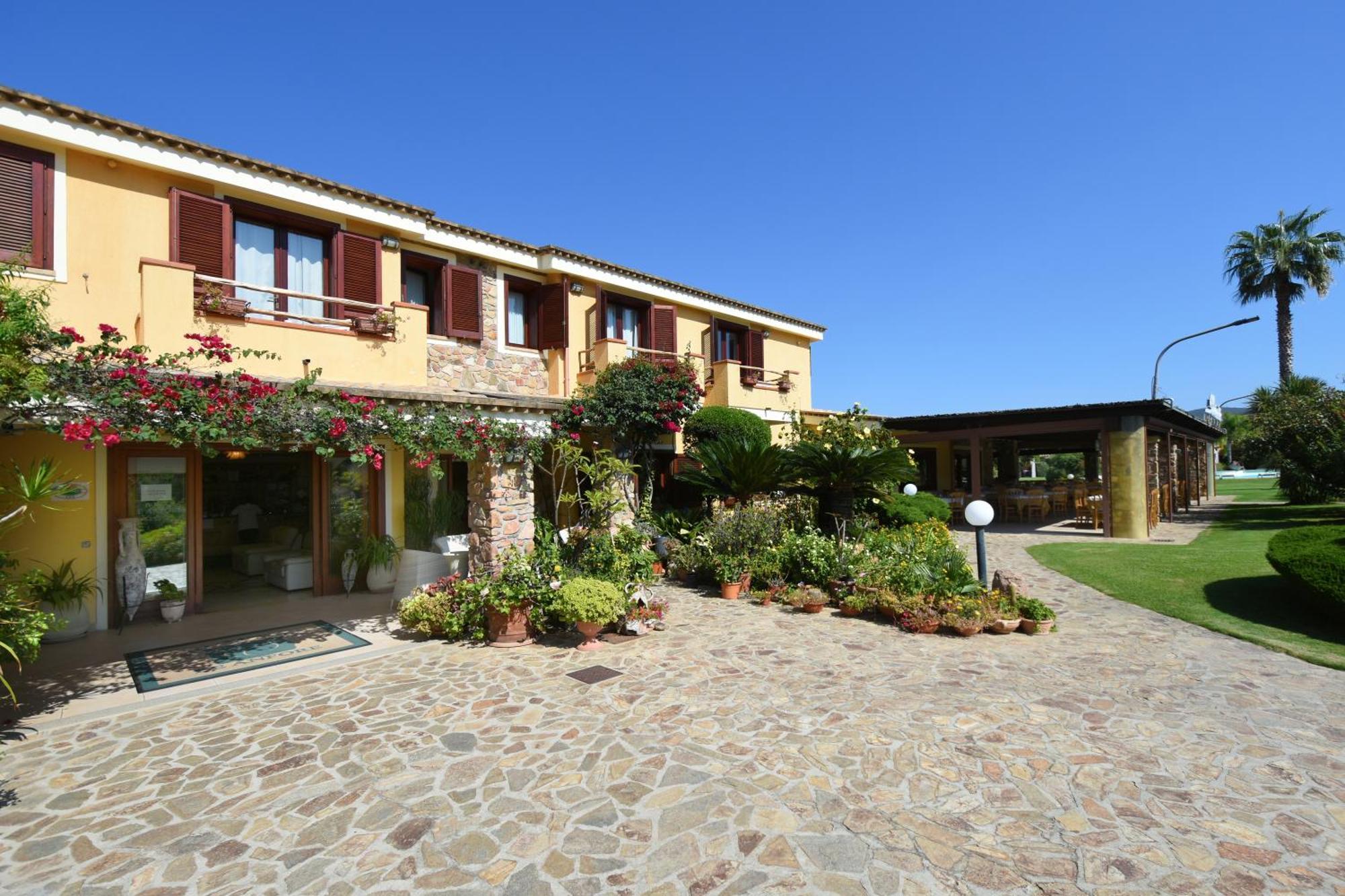 Le Anfore Hotel Villasimius Exterior foto